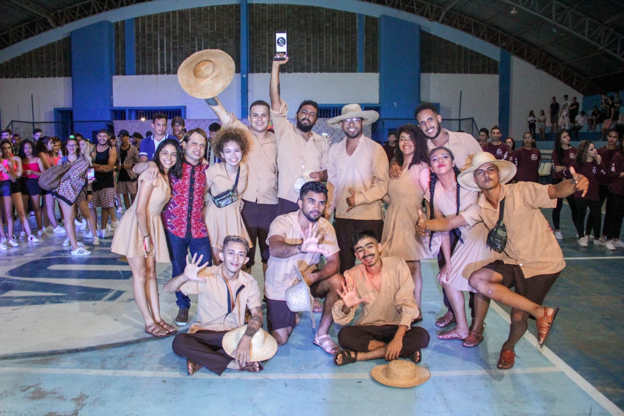 Movimento de dança de rua reúne grupos da região