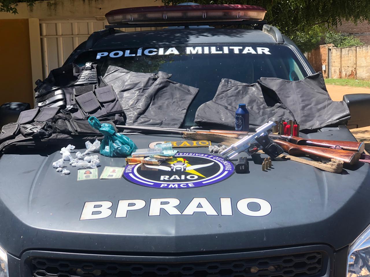Coletes balísticos, armas e munições são apreendidos em posse de integrantes de facção em Icó