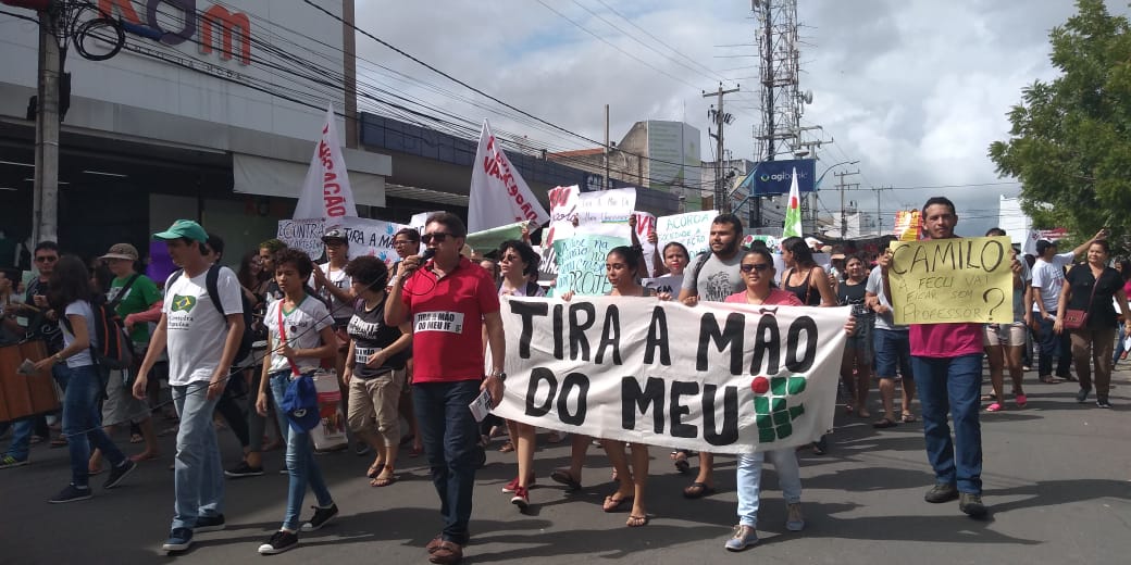 Iguatu realiza ato contra bloqueios na educação