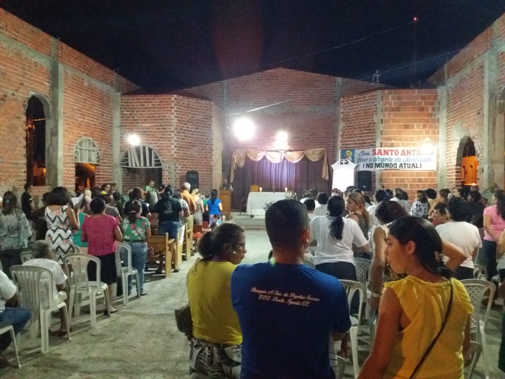 Devotos celebram Santo Antônio na futura capela