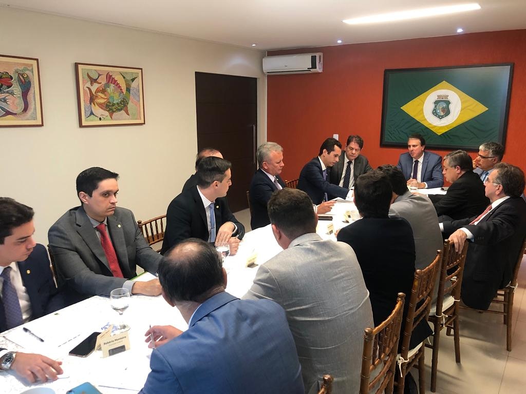 Governador Camilo Santana e deputados federais buscam recursos para finalizar obras federais no Ceará