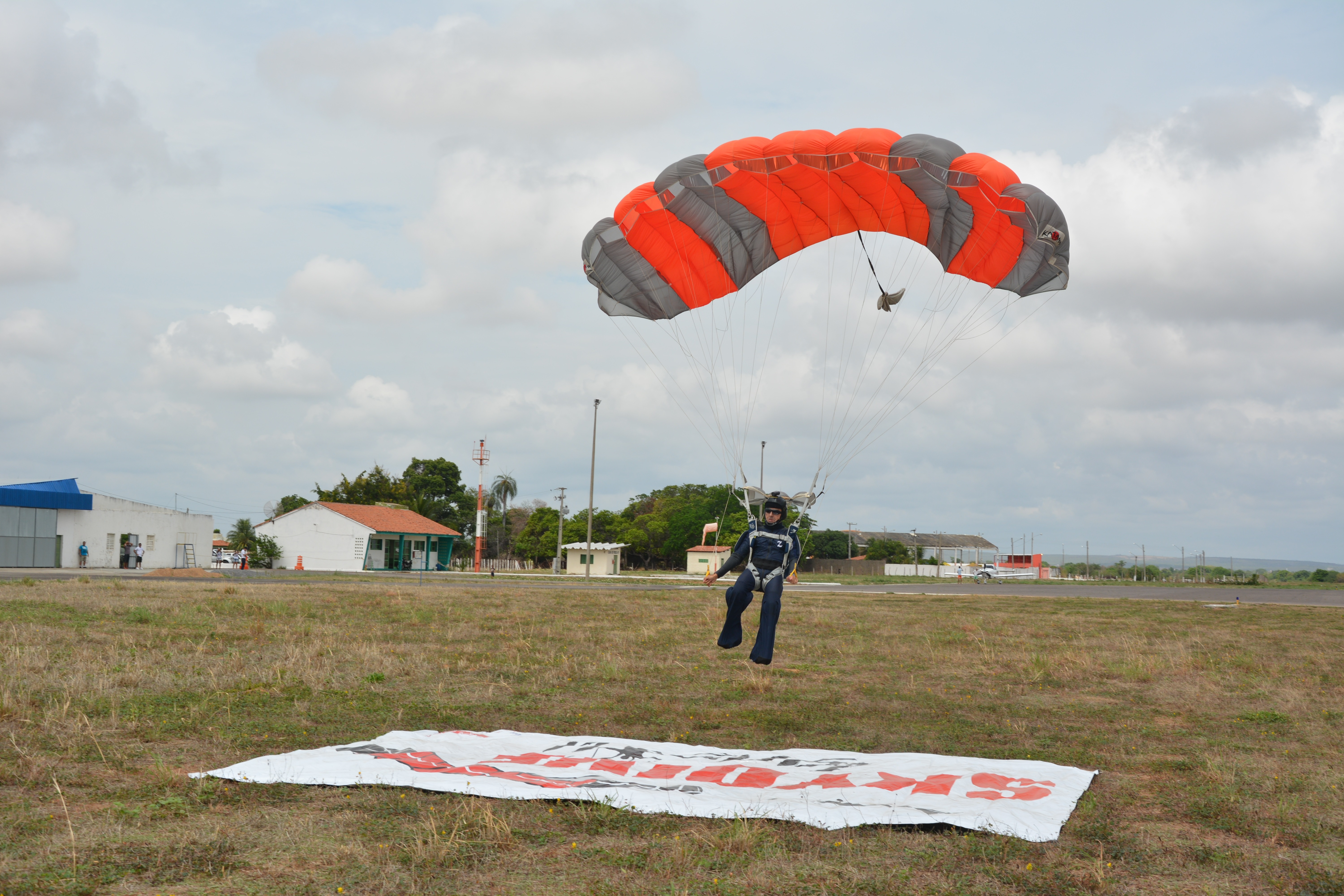 Vai ter show de paraquedismo no céu de Iguatu