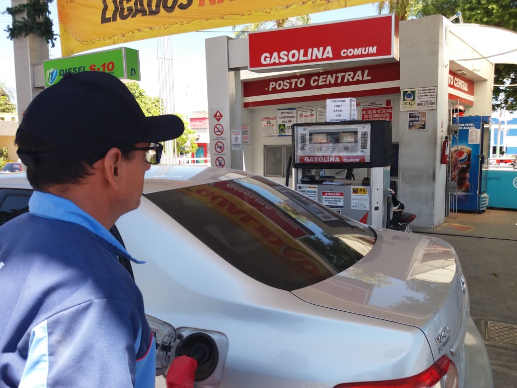 Preço da gasolina chega a R$4,89 em Iguatu