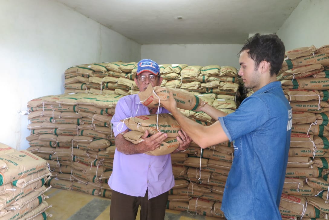 Agricultores de Iguatu começam a receber sementes