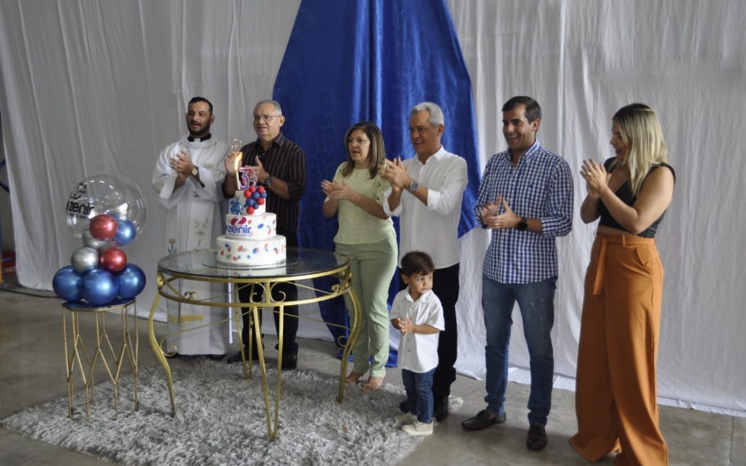 Empresa Zenir Móveis comemora 30 anos com café-da-manhã para colaboradores