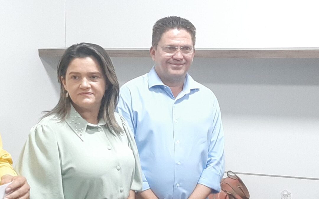 Eliane é empossada prefeita após afastamento de prefeito e vice