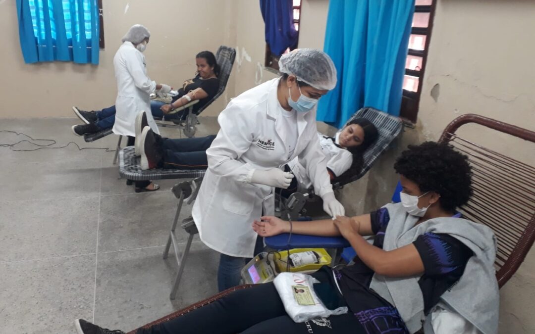Estudantes transformam tema da sala de aula em campanha de coleta de sangue