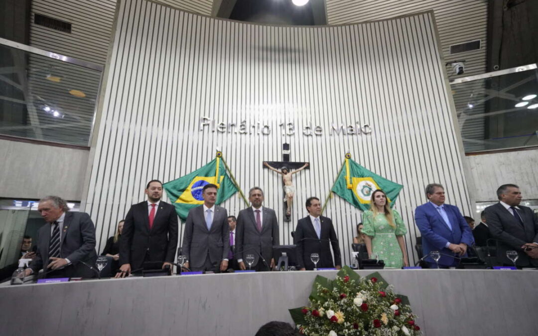 Elmano de Freitas traça metas para 2023 em leitura da mensagem governamental na AL