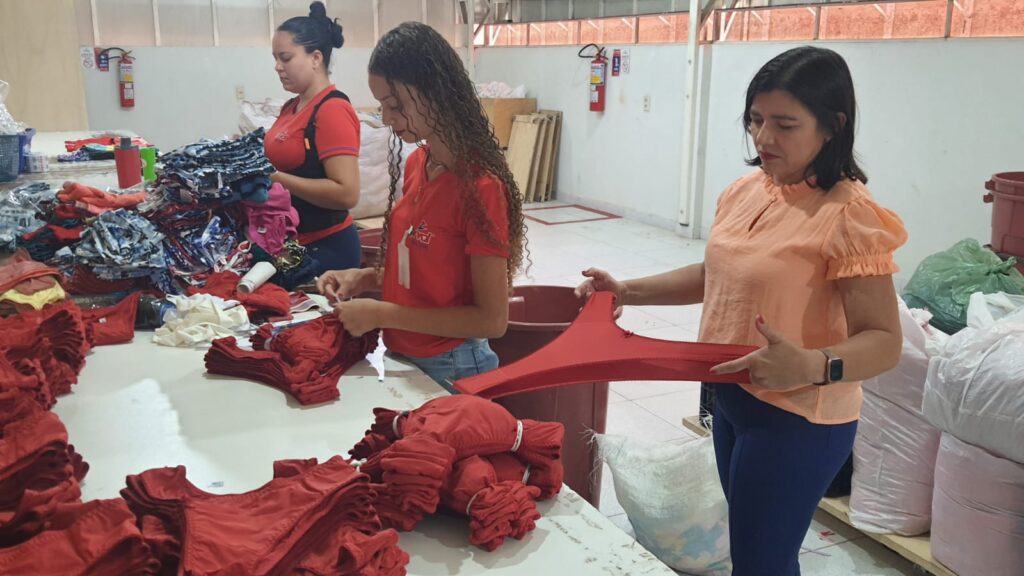 Fábrica de roupas femininas, Loja de roupas femininas, Roupas