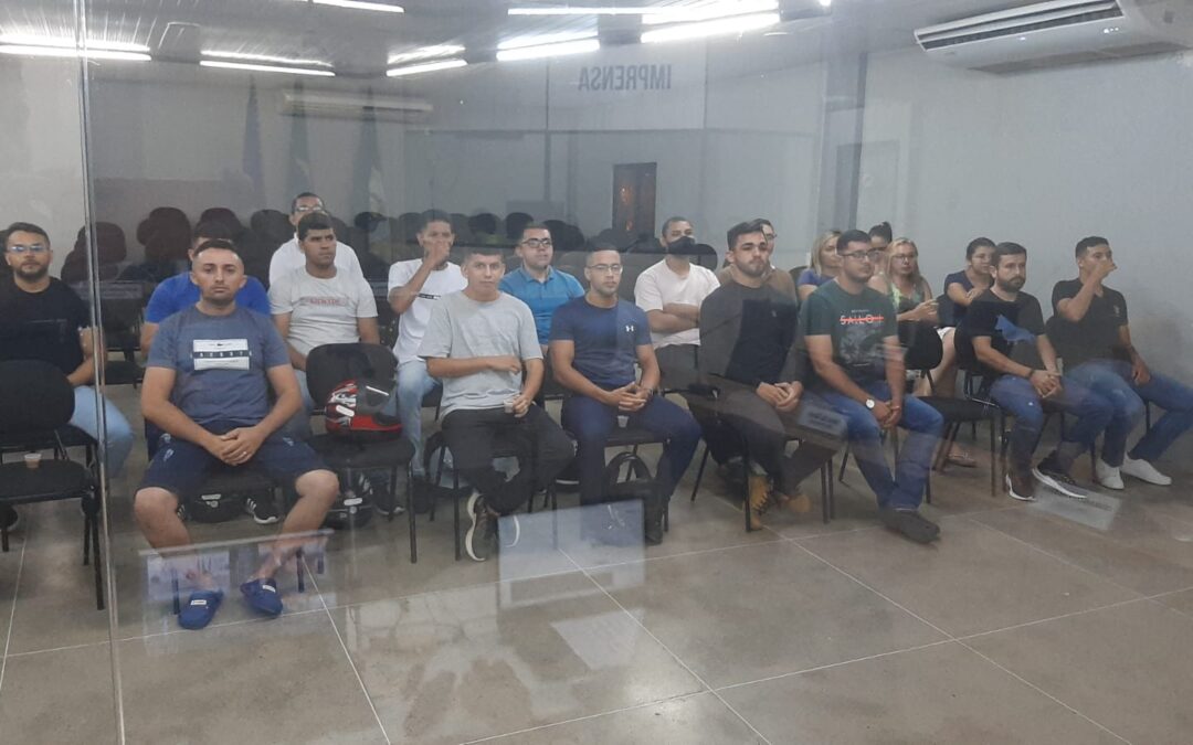 Com presença de aprovados em concurso público, Câmara aprova mensagens do Executivo