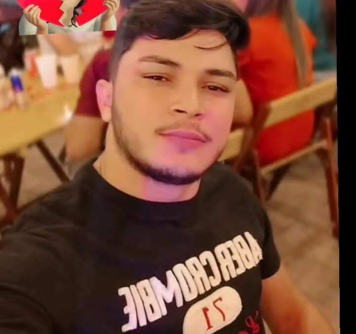 Jovem morre ao colidir moto em caminhão na cidade de Iguatu