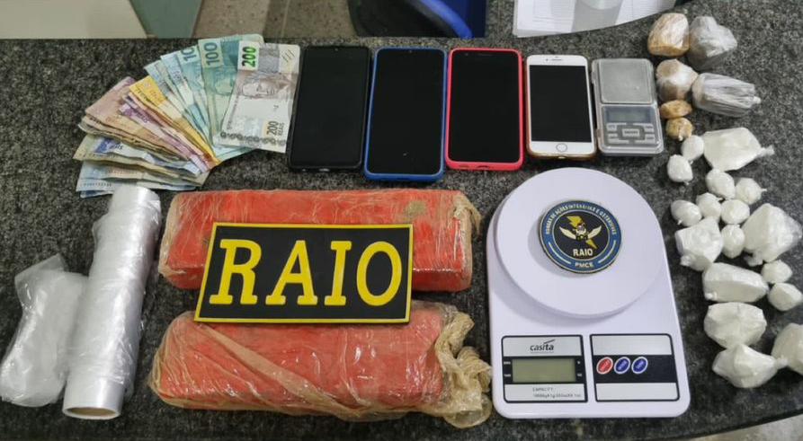 Mulher é presa com mais de 1kg de droga