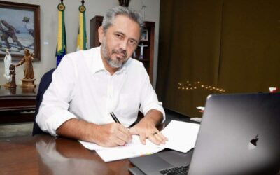 Elmano de Freitas anuncia reajuste de servidores públicos estaduais para 2024