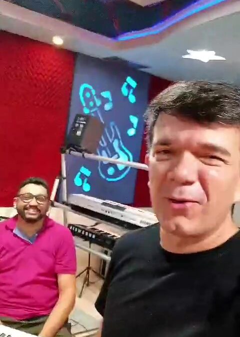 Maestro Wellington Gouveia visita estúdio do sanfoneiro Waldonys em Fortaleza