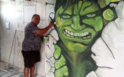 Artista plástico mantém tradição na pintura de painéis em paredes