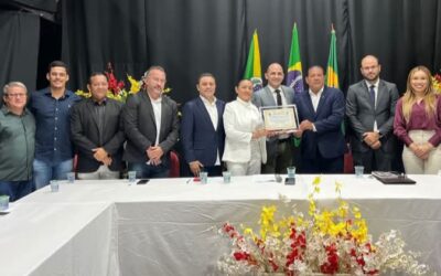 Presidente do TRE CE recebe título de cidadão icoense e inaugura ponto de inclusão eleitoral