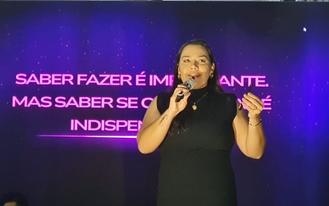 Bruna Carlos, diretora do Plano Cuidar, palestra na V Semana de Responsabilidade Social