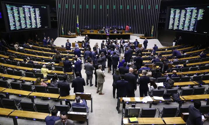 Congresso Nacional aumenta número de deputados e Ceará ganha mais um parlamentar ao custo de quase R$ 2 milhões por ano