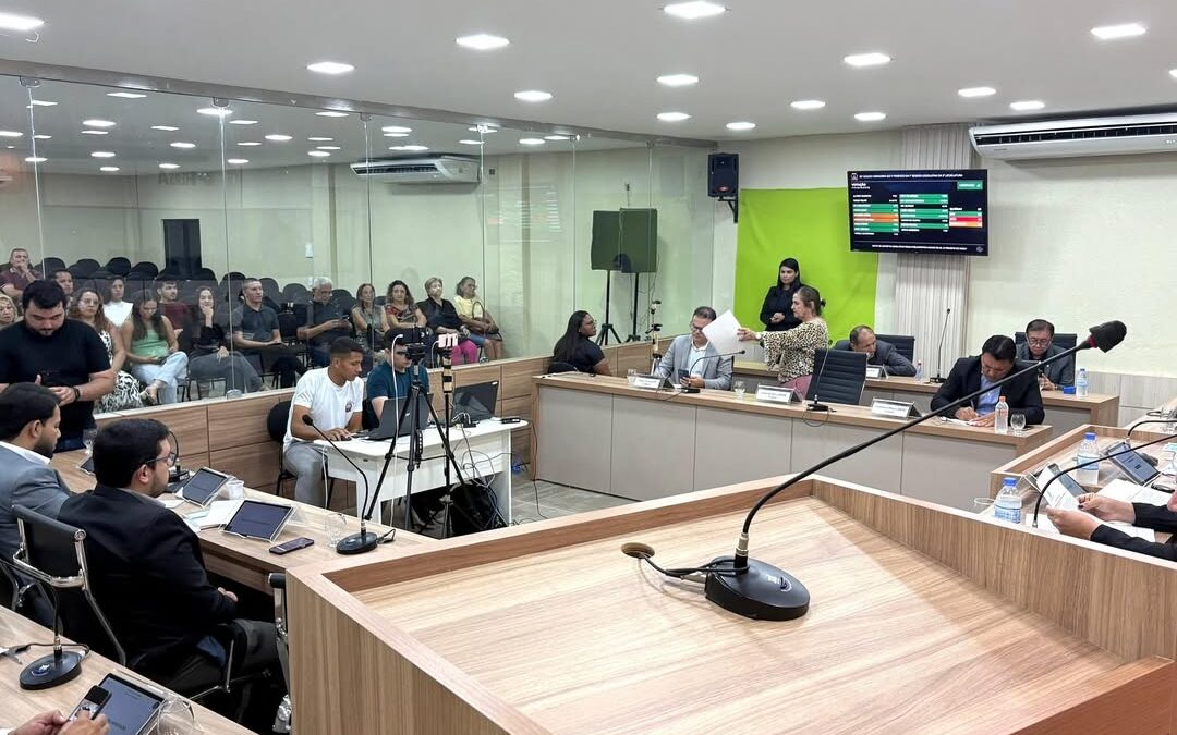 Câmara aprova reajuste para secretários, concede benefício ao SAAE e discute proibição de fogos com estampido