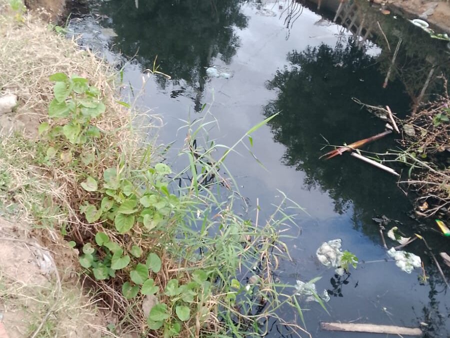 Moradores denunciam buraco de obra inacabada