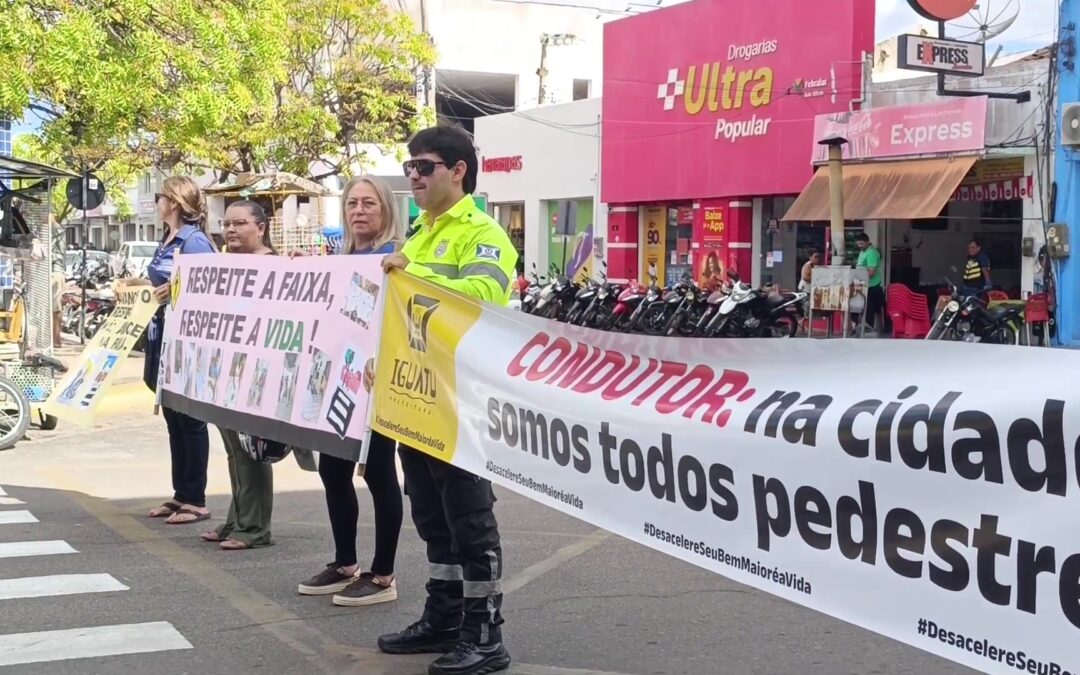 Conscientização sobre segurança viária de pedestres reúne agentes e educadores no Centro da cidade