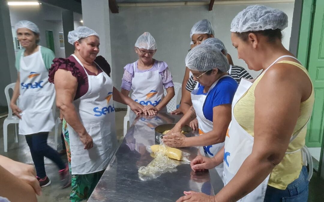 Beneficiárias do Ceará Sem Fome participam do curso de culinária