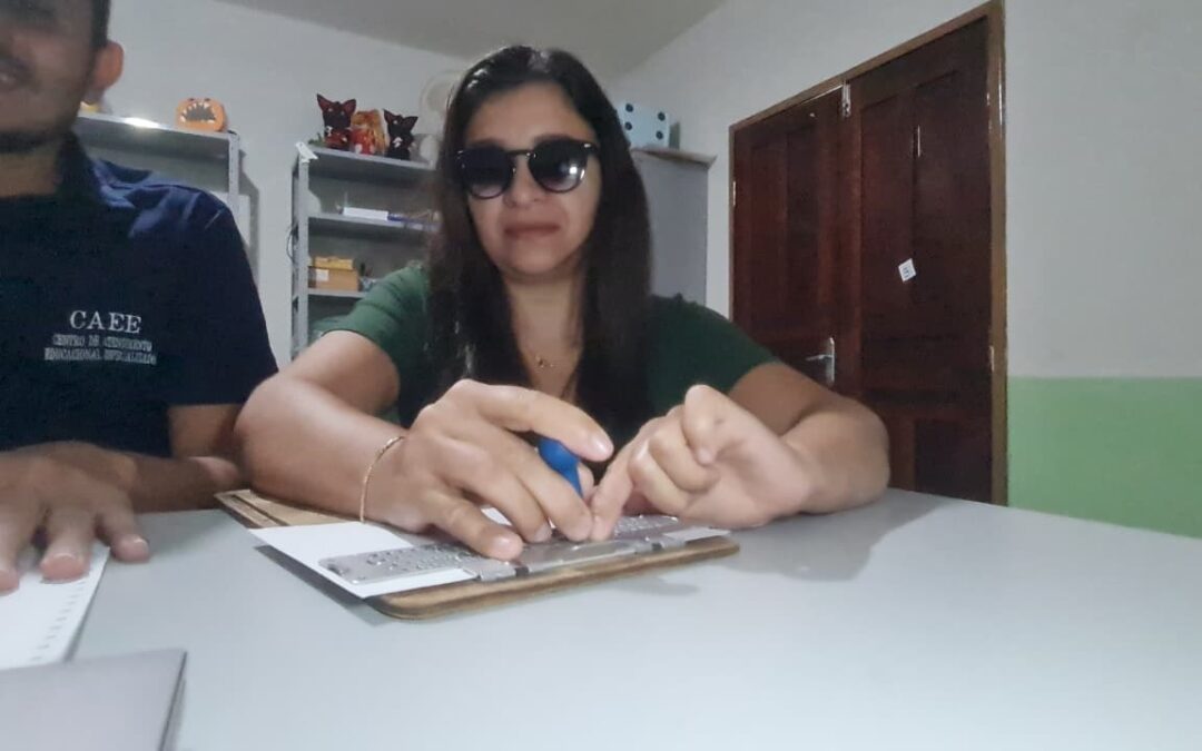 Estudante com deficiência visual é aprovada em Direito na Urca