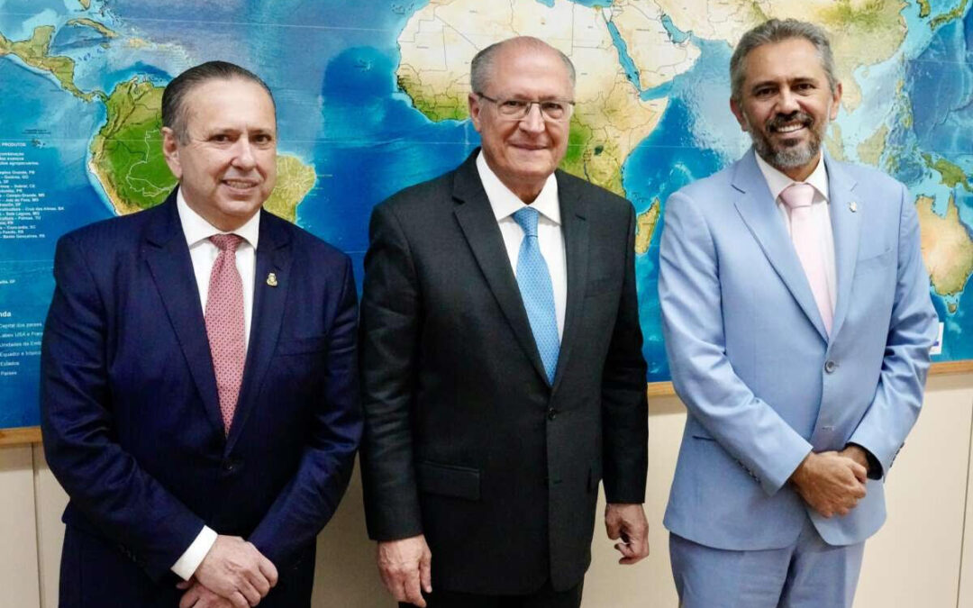 Em Brasília, Elmano de Freitas discute novos mercados com Embaixador da China no Brasil e traça estratégias de socorro a empresários cearenses com vice-presidente Geraldo Alckmin