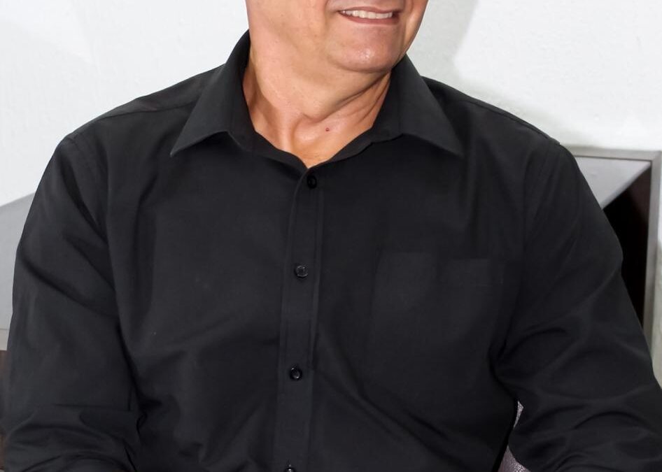 Alcides Duarte lança seu primeiro livro: “Poetizando – o amor expresso em versos”