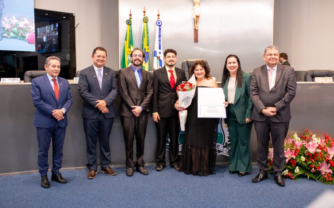 Iguatuense Dionne Felipe recebe título de cidadã de Fortaleza