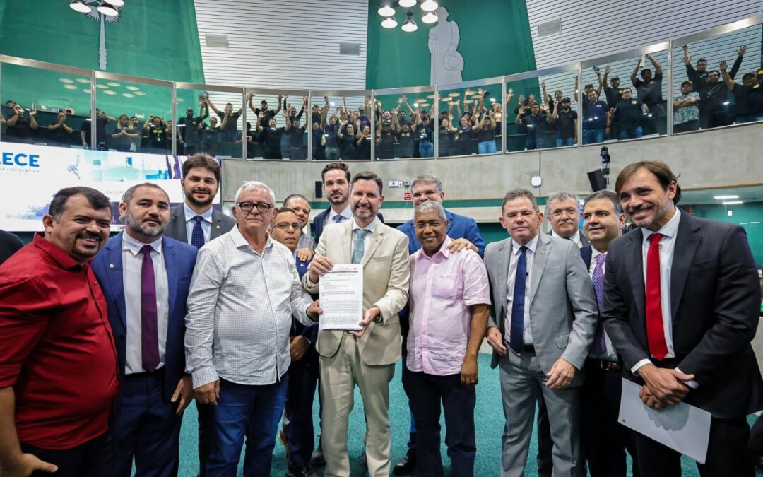 Donos de autoescolas e instrutores protestam em Fortaleza e são recebidos na Assembleia Legislativa
