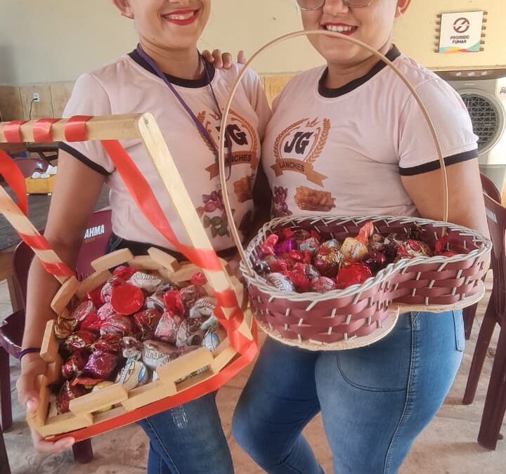 Irmãs vendem trufas para ajudar no sustento da família