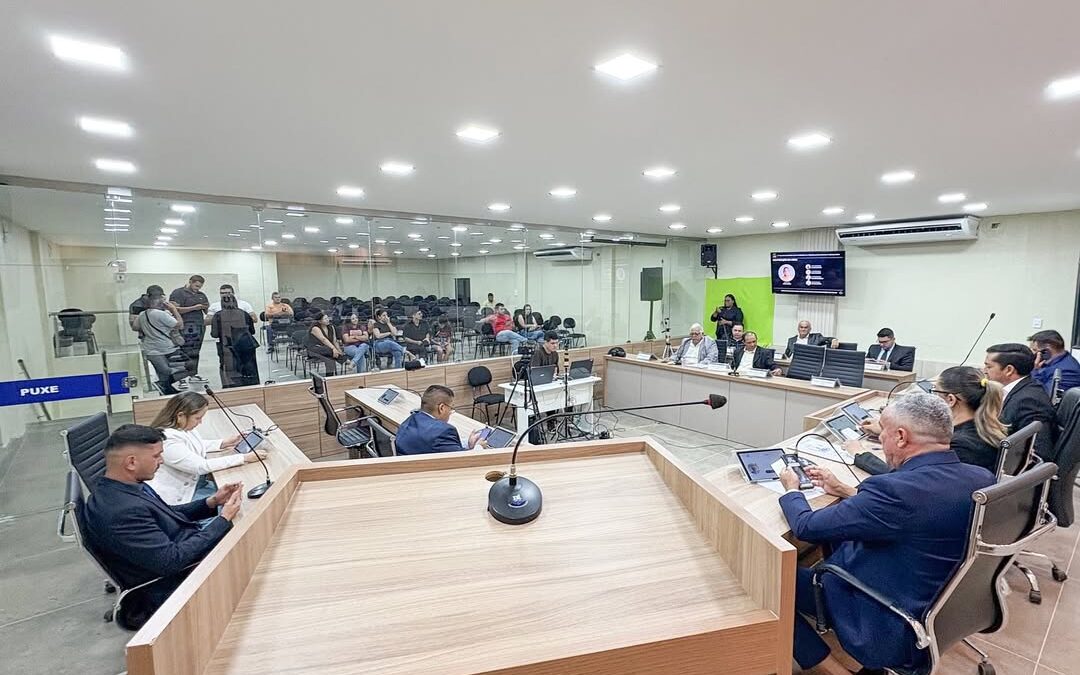 Debates sobre segurança viária, aterro sanitário e denúncias marcaram sessão na Câmara de Iguatu