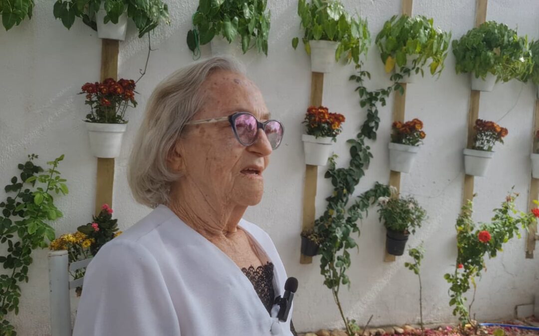 Aos 84 anos, Ireilande Elias lança “Voa pensamento, voa” seu sexto livro