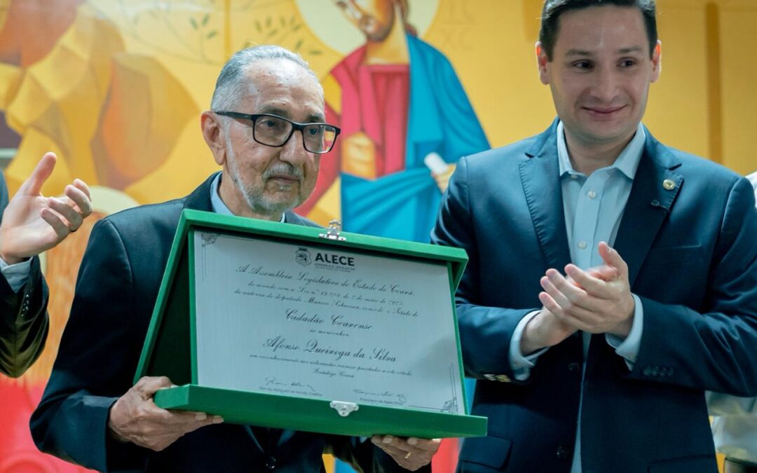 Alece homenageia Monsenhor Queiroga com Título de Cidadão Cearense