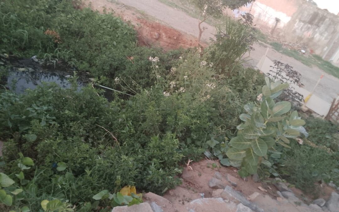 Moradores do Conjunto Pe. Zé Marques denunciam buraco de obra inacabada