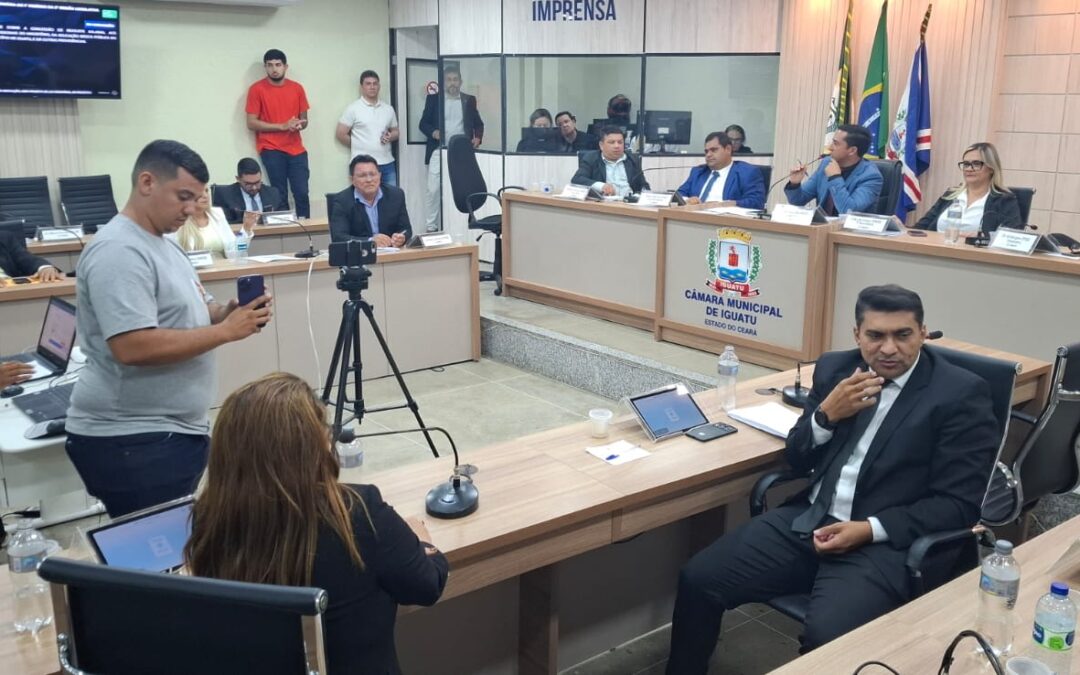 Câmara aprova reajustes em sessão marcada por tensão e mudança de bancada