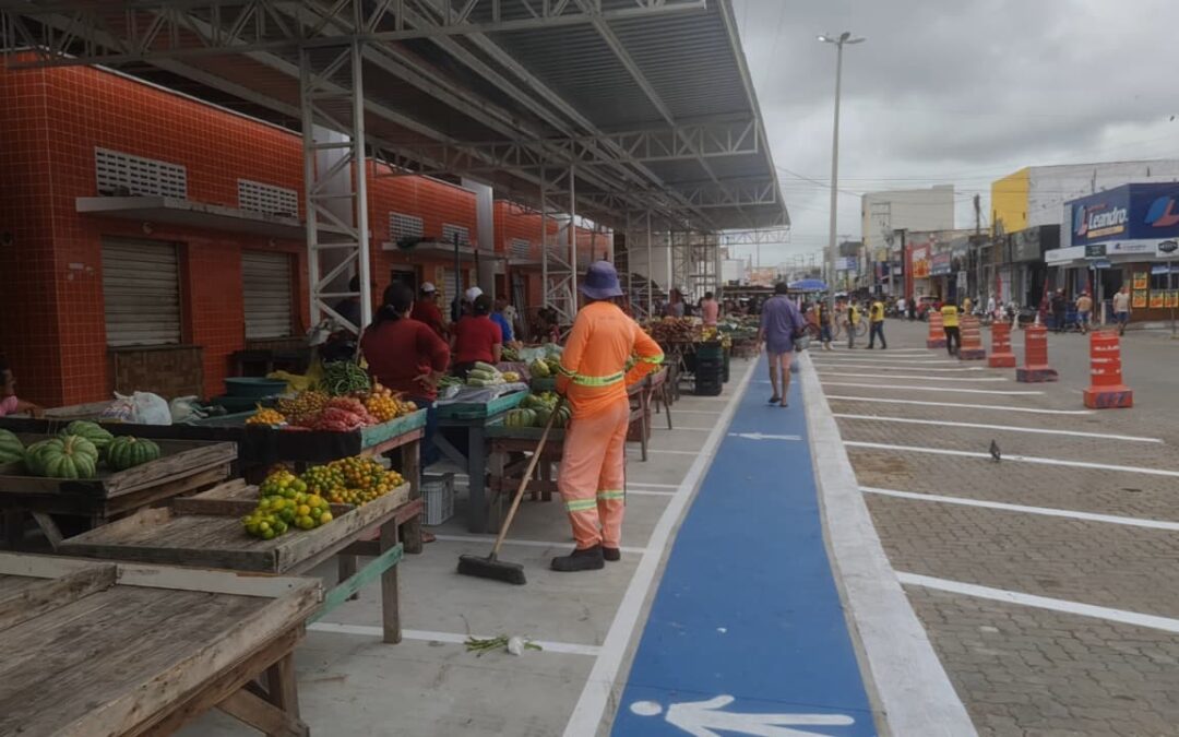 Requalificação da Praça dos Feirantes melhora fluxo na Agenor Araújo
