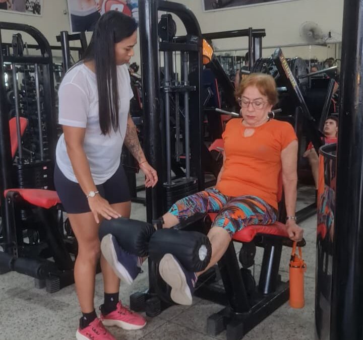 Musculação melhora a autonomia, mobilidade e autoestima em qualquer idade