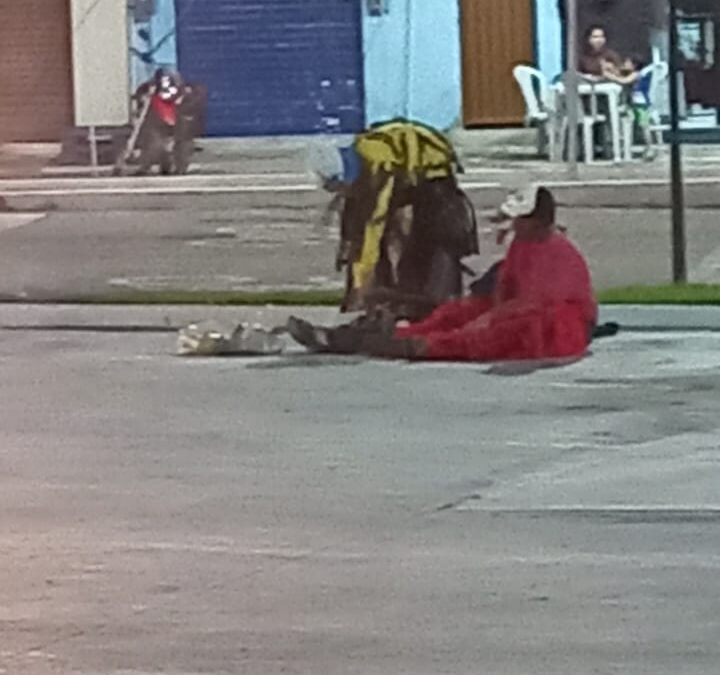 Crianças vistas em semáforo da Perimetral pedindo dinheiro