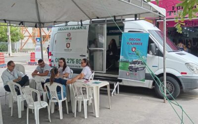 Decon Viajante realiza atendimentos na praça pública em Iguatu