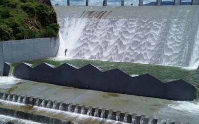 Açude Orós sangra pelo segundo ano seguido e atrai visitantes; Trussu atinge 88,81%