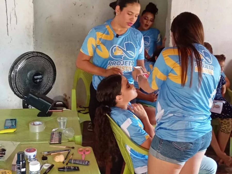 Projeto Resistir realiza oficinas de formação profissional