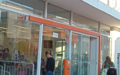 Clientes reclamam demora no atendimento do banco Itaú