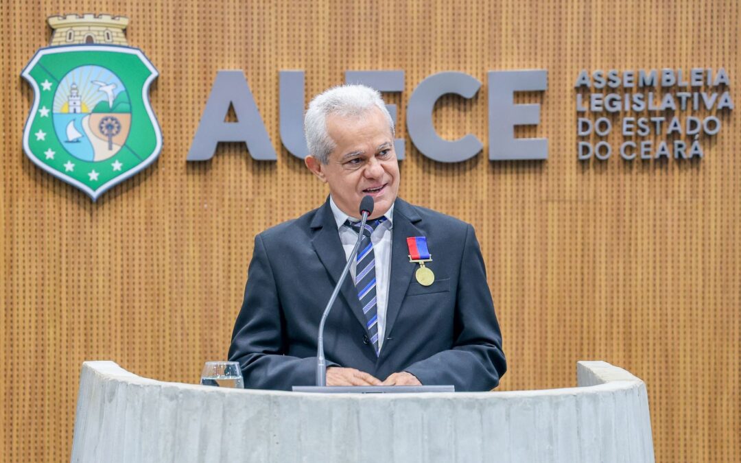 Empresário Zenir recebe na Alece a Medalha Edson Queiroz