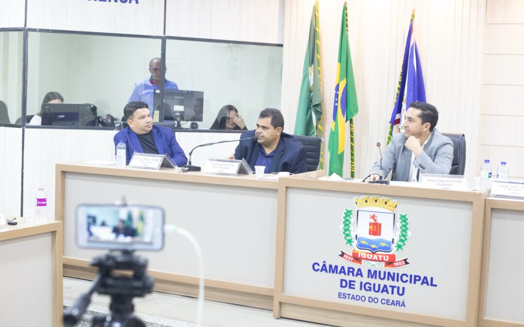 Câmara debate cenário político e aprova homenagens em sessão