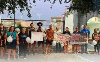 Manifestação em campus universitário cobra apuração sobre morte de cão com suspeita de envenenamento
