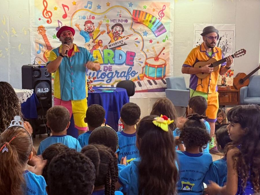 Tio Léo e Helinho encantam Brasília com literatura infantil