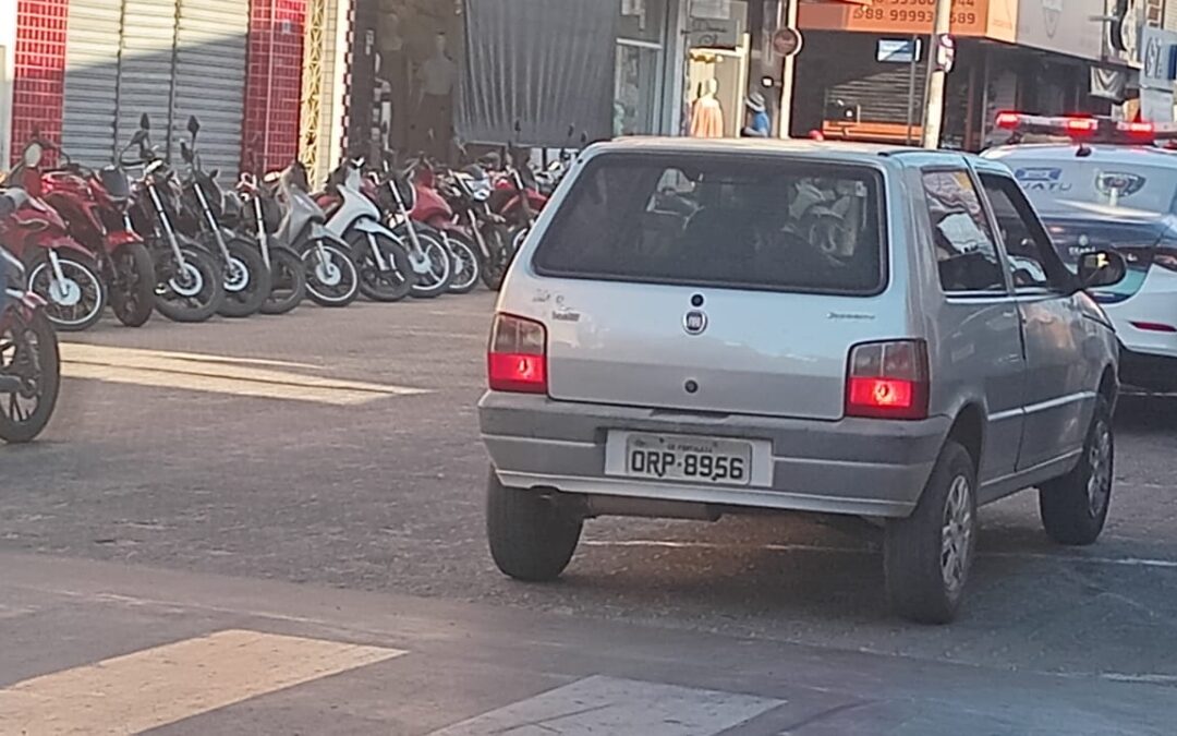 O problema dos estacionamentos em ‘fila dupla’ na Av. Agenor Araújo