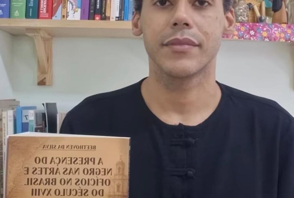 Iguatuense lança livro e resgata participação de artistas negros na arte colonial brasileira
